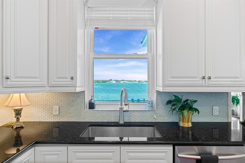 待售: $3,299,000 (3 贝兹, 2 浴室, 2237 平方英尺)