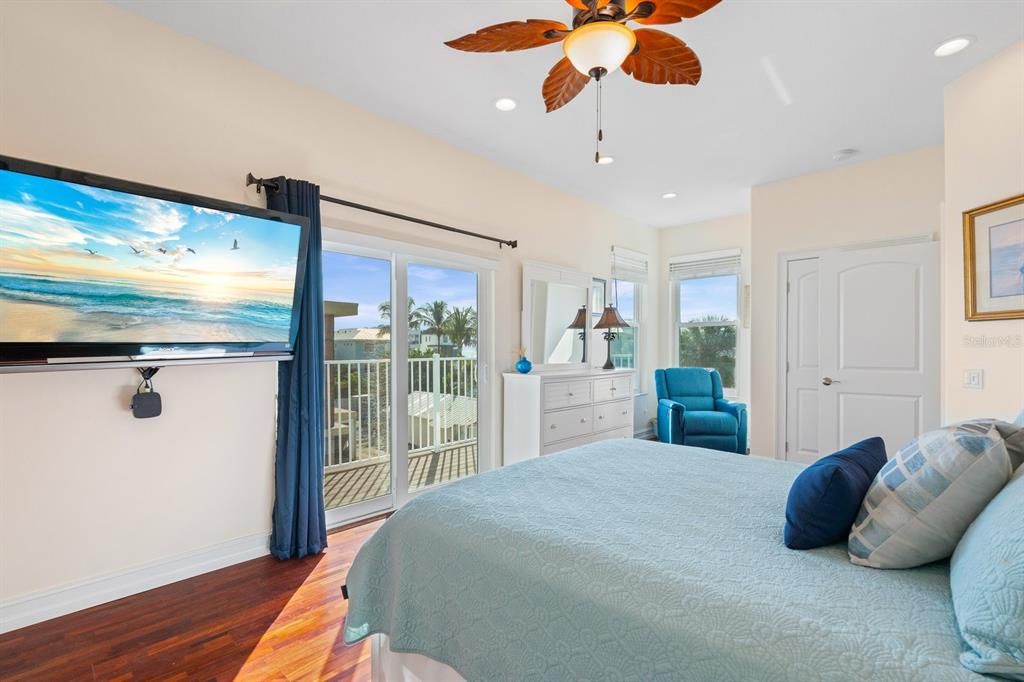 待售: $3,299,000 (3 贝兹, 2 浴室, 2237 平方英尺)