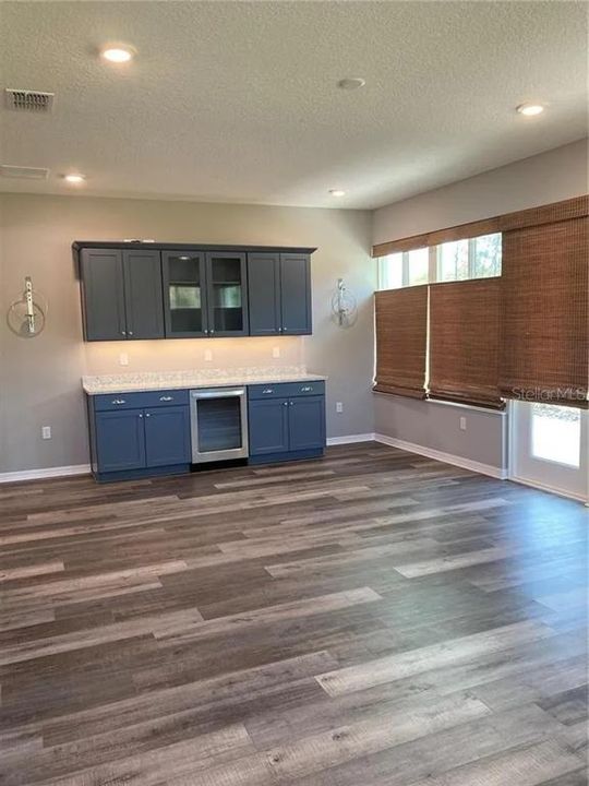 For Rent: $3,000 (3 beds, 2 baths, 2365 Square Feet)