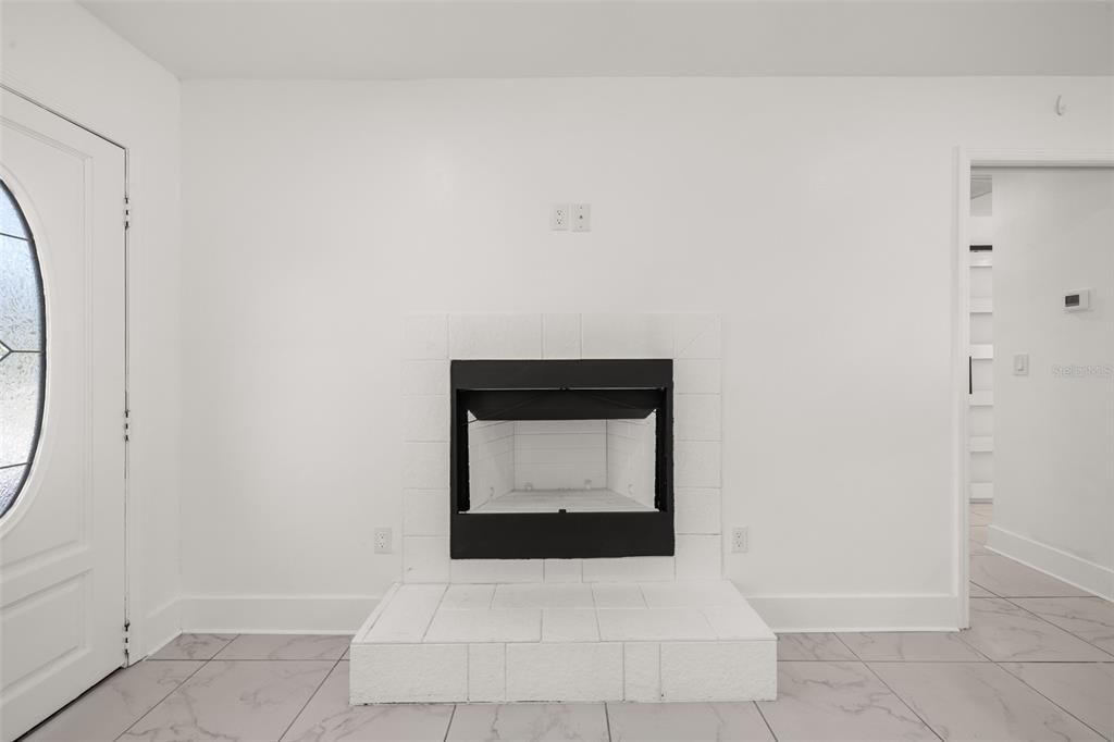 For Sale: $302,999 (4 beds, 2 baths, 1248 Square Feet)