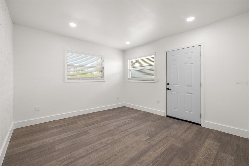 For Sale: $302,999 (4 beds, 2 baths, 1248 Square Feet)