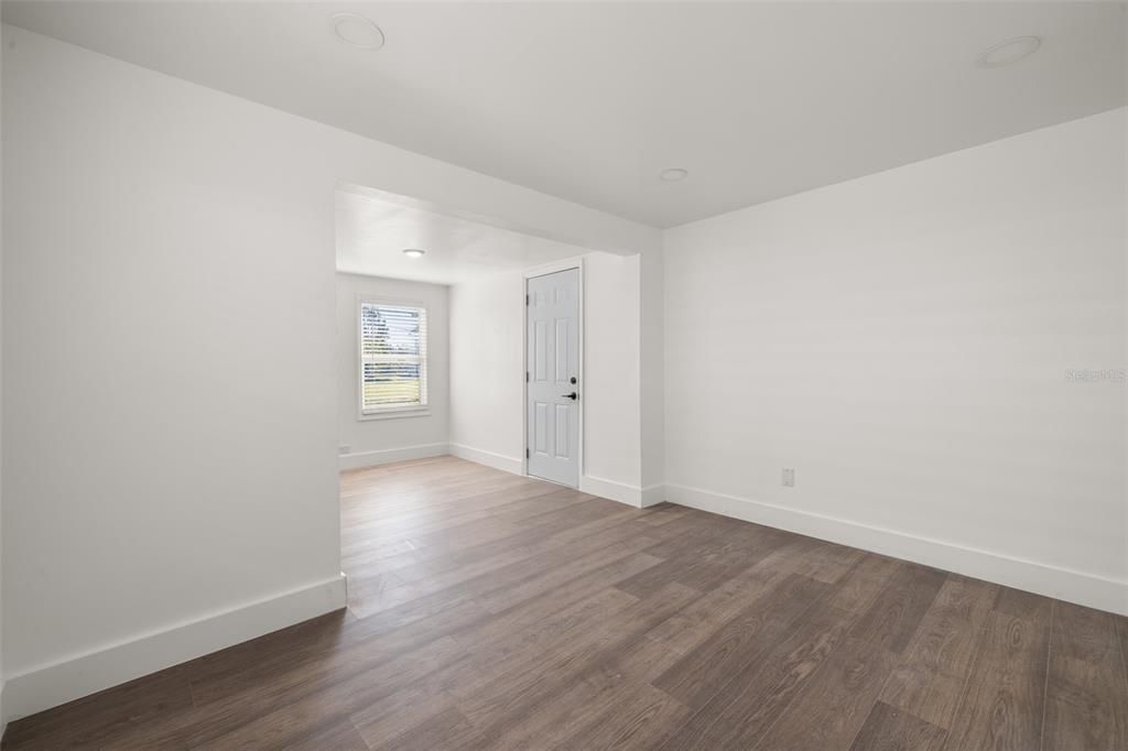 For Sale: $302,999 (4 beds, 2 baths, 1248 Square Feet)