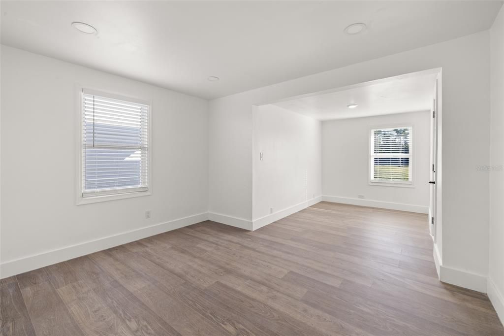 For Sale: $302,999 (4 beds, 2 baths, 1248 Square Feet)