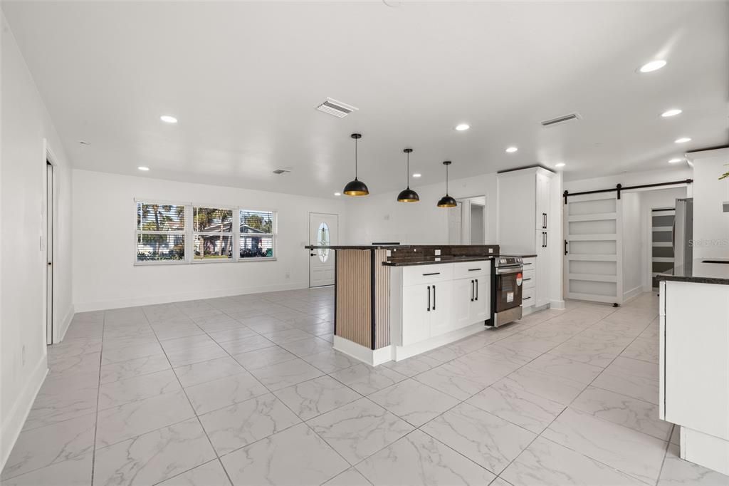 For Sale: $302,999 (4 beds, 2 baths, 1248 Square Feet)