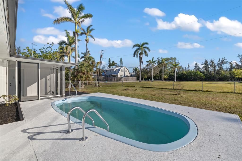 For Sale: $302,999 (4 beds, 2 baths, 1248 Square Feet)