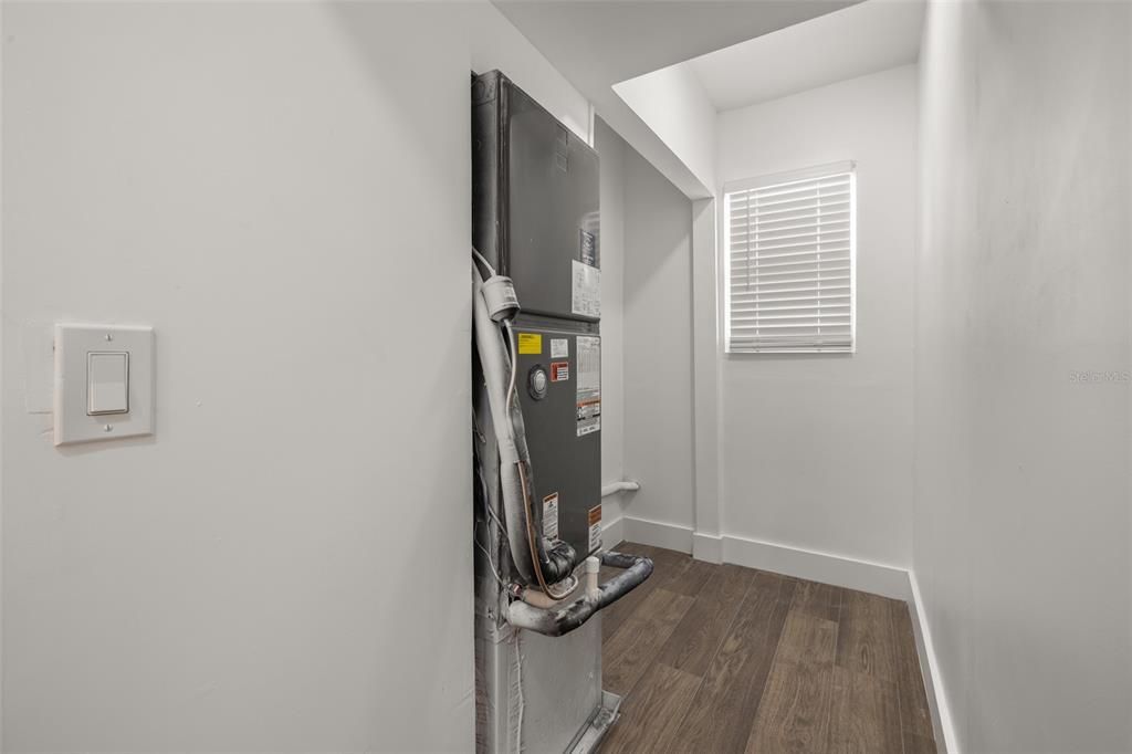 For Sale: $302,999 (4 beds, 2 baths, 1248 Square Feet)