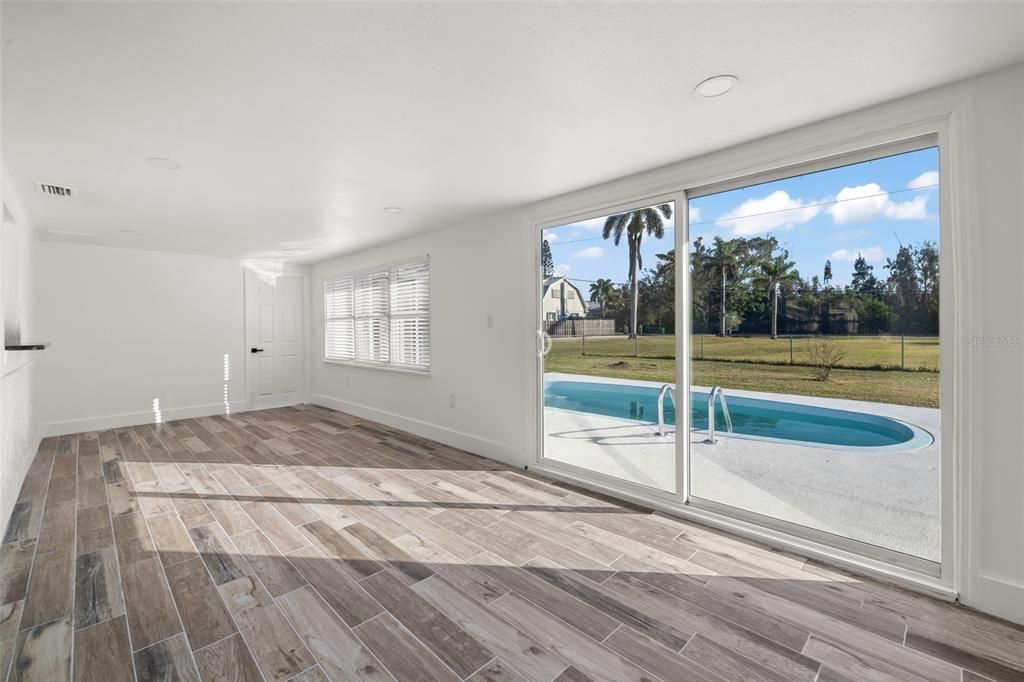 For Sale: $302,999 (4 beds, 2 baths, 1248 Square Feet)