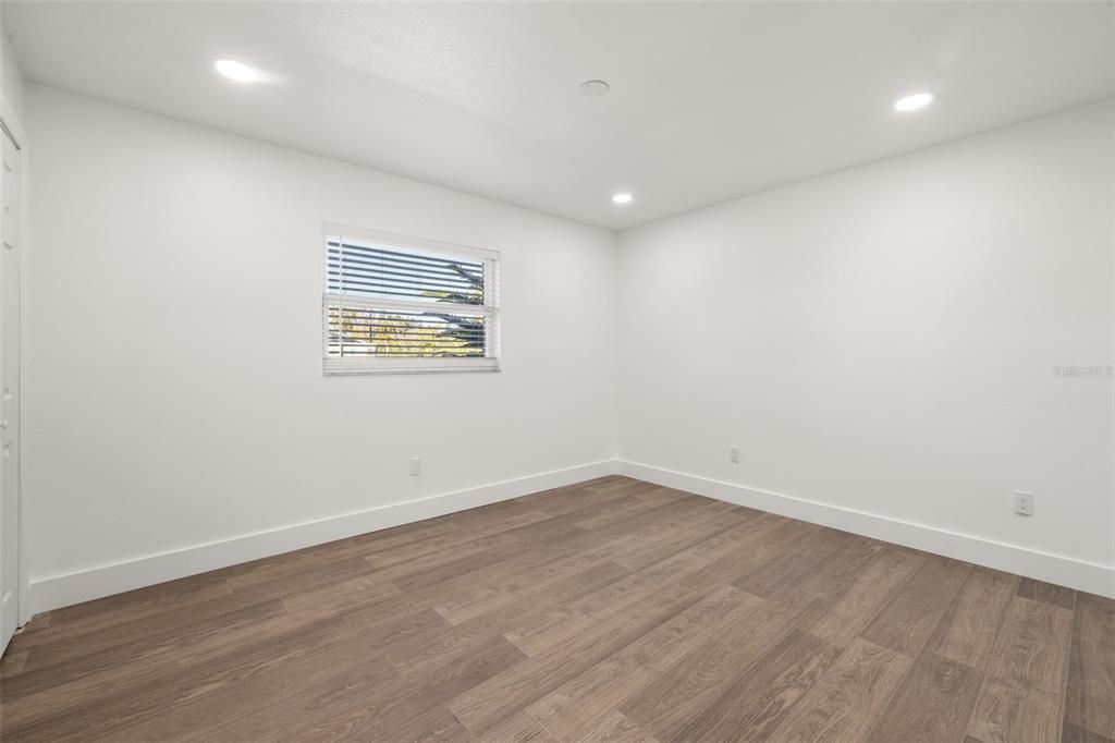 For Sale: $302,999 (4 beds, 2 baths, 1248 Square Feet)