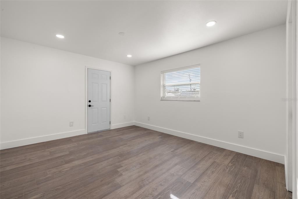 For Sale: $302,999 (4 beds, 2 baths, 1248 Square Feet)