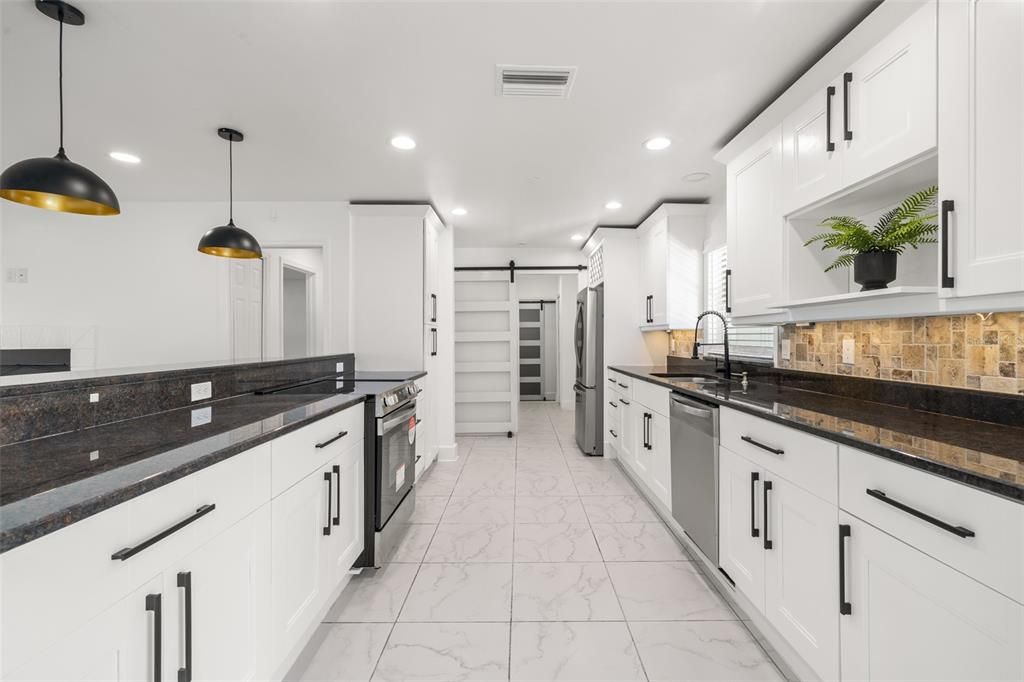 For Sale: $302,999 (4 beds, 2 baths, 1248 Square Feet)