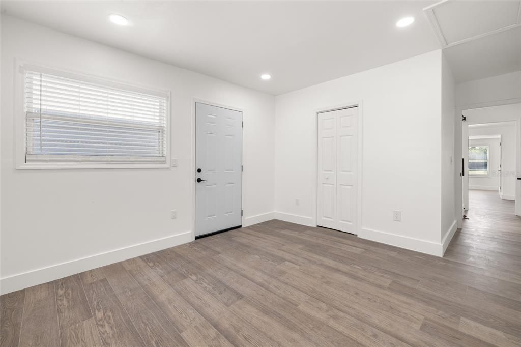 For Sale: $302,999 (4 beds, 2 baths, 1248 Square Feet)