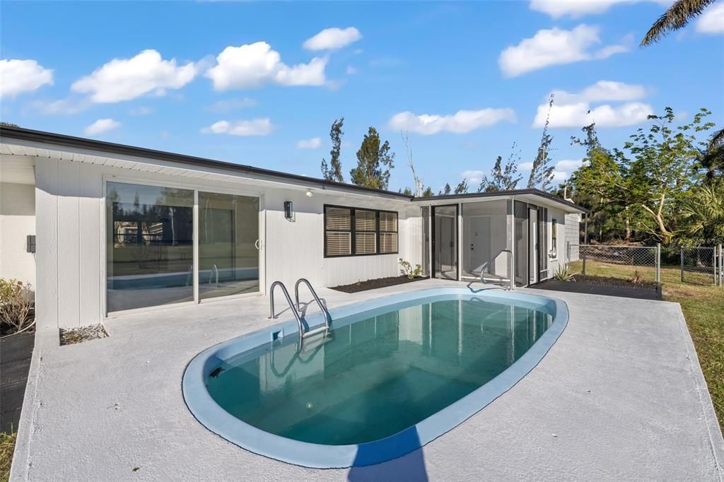 For Sale: $302,999 (4 beds, 2 baths, 1248 Square Feet)