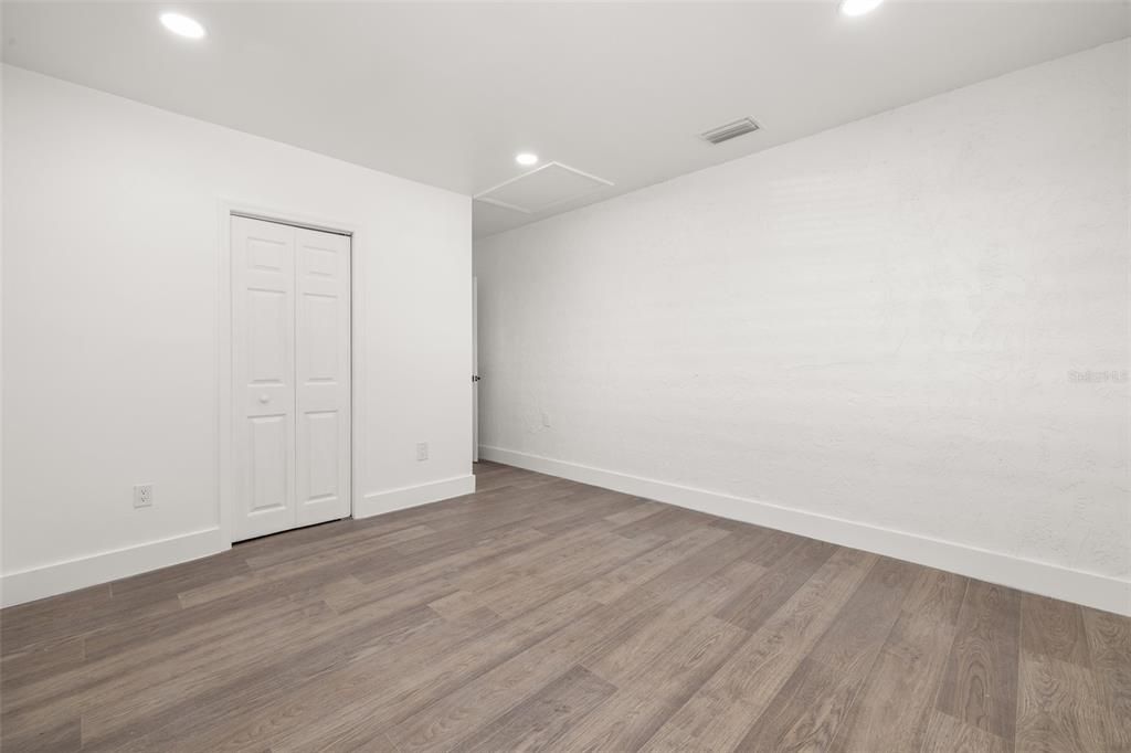 For Sale: $302,999 (4 beds, 2 baths, 1248 Square Feet)