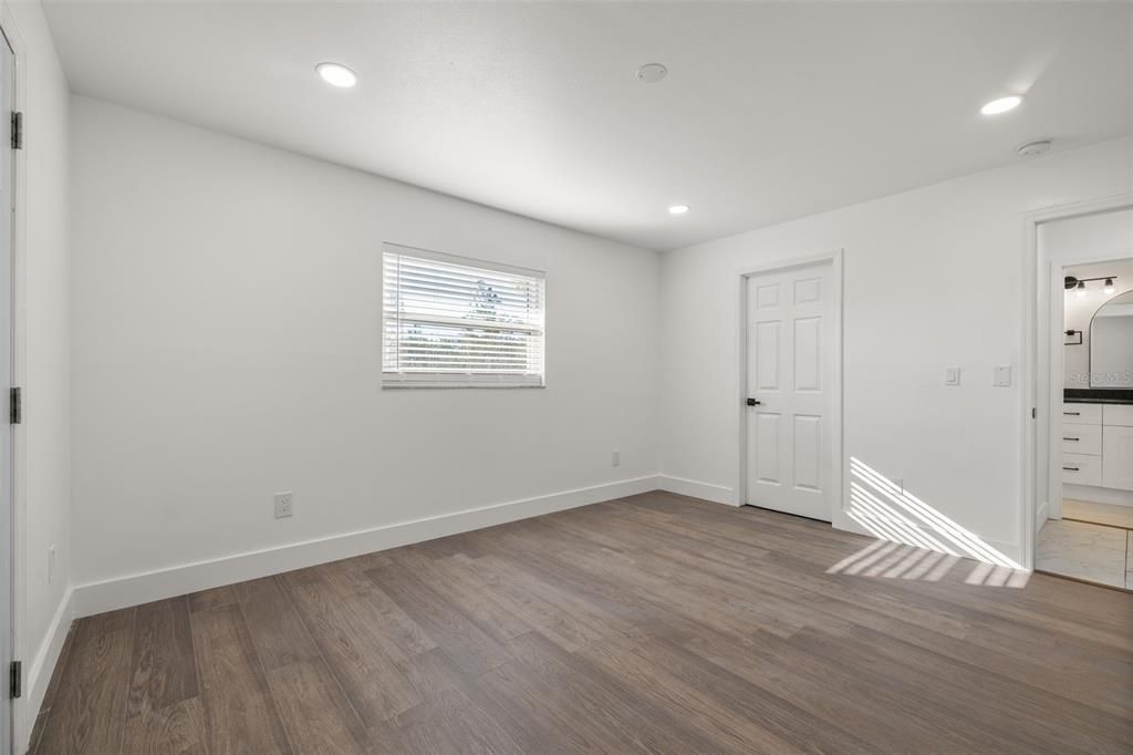 For Sale: $302,999 (4 beds, 2 baths, 1248 Square Feet)