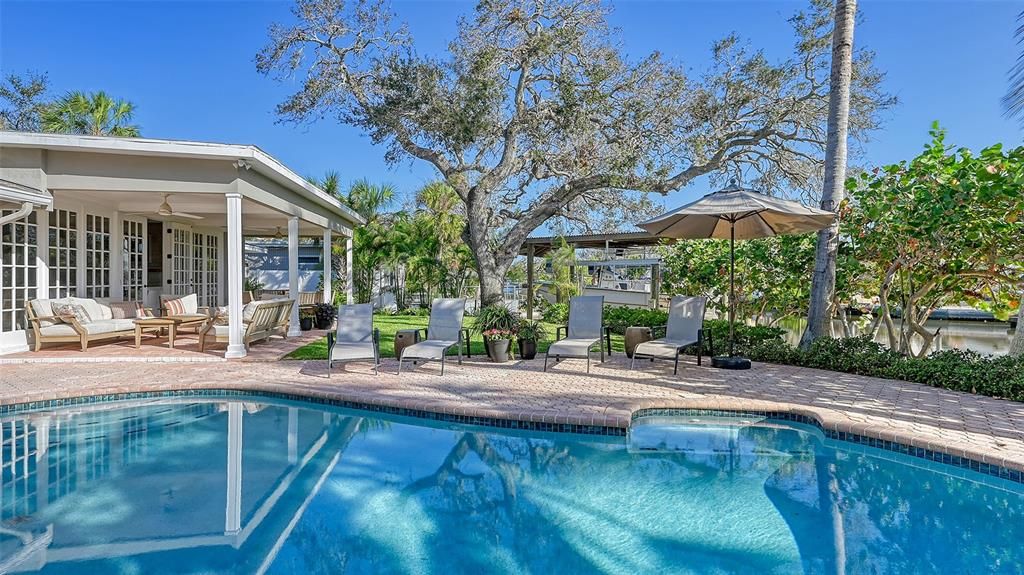 En Venta: $1,999,500 (3 camas, 2 baños, 2216 Pies cuadrados)