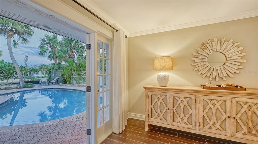 En Venta: $1,999,500 (3 camas, 2 baños, 2216 Pies cuadrados)