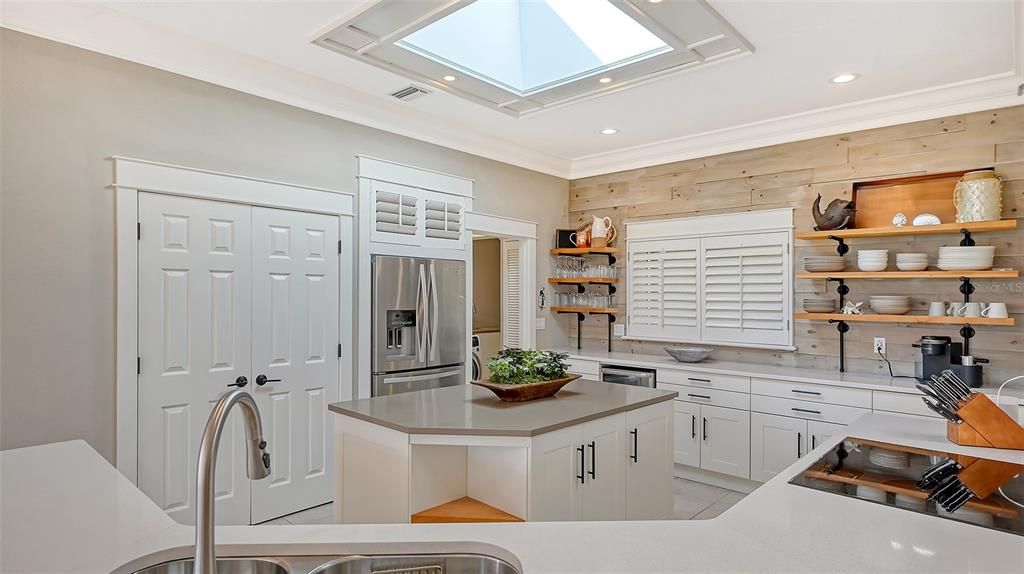 En Venta: $1,999,500 (3 camas, 2 baños, 2216 Pies cuadrados)