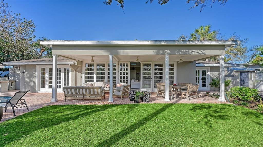 En Venta: $1,999,500 (3 camas, 2 baños, 2216 Pies cuadrados)