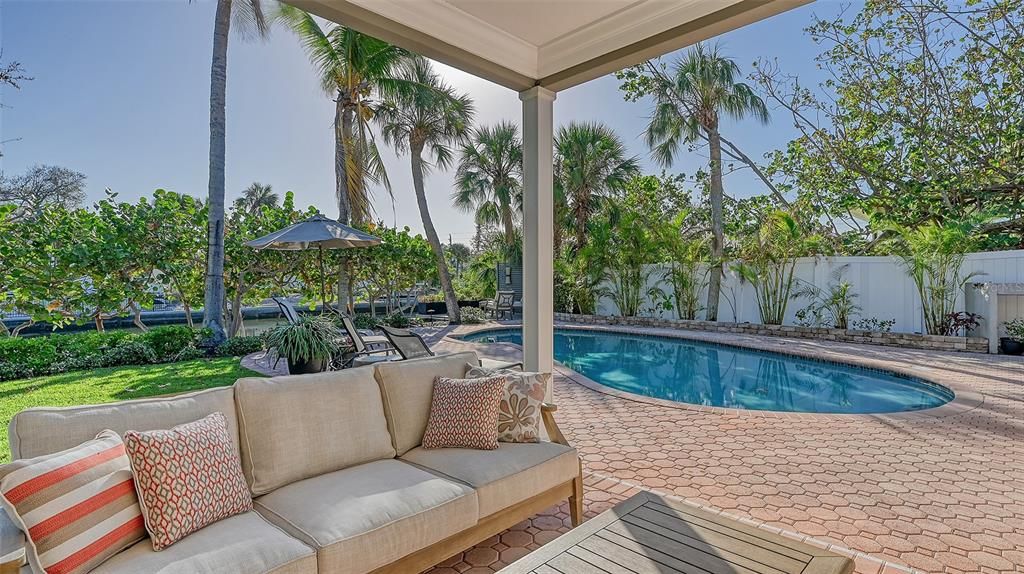 En Venta: $1,999,500 (3 camas, 2 baños, 2216 Pies cuadrados)