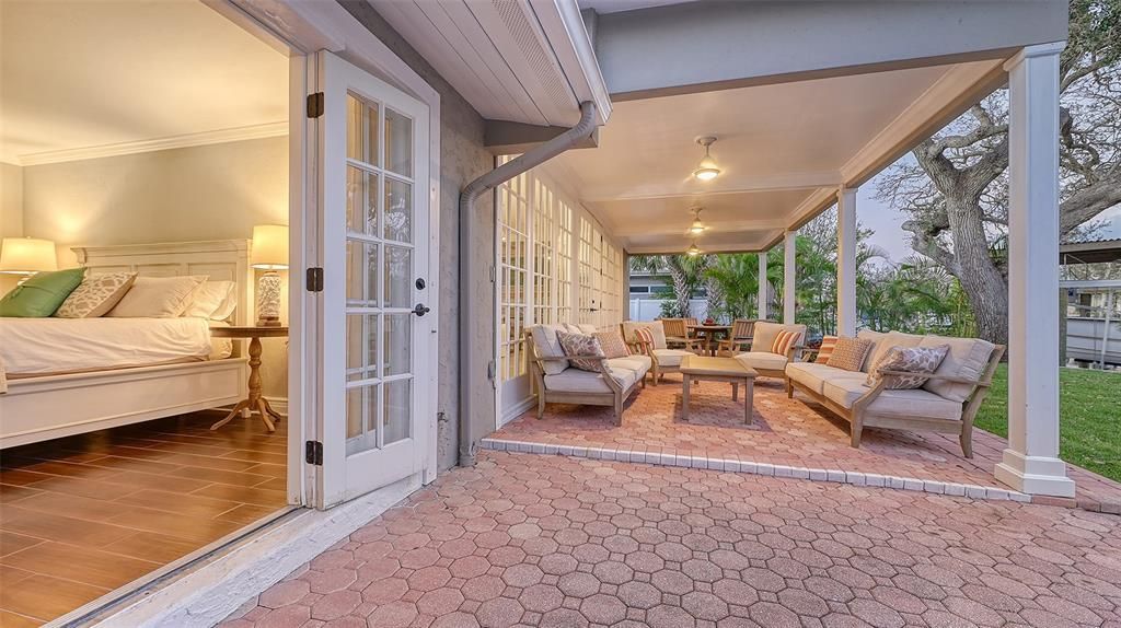 En Venta: $1,999,500 (3 camas, 2 baños, 2216 Pies cuadrados)