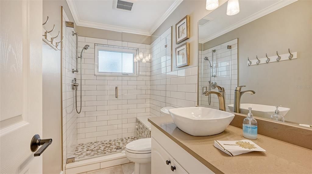 En Venta: $1,999,500 (3 camas, 2 baños, 2216 Pies cuadrados)