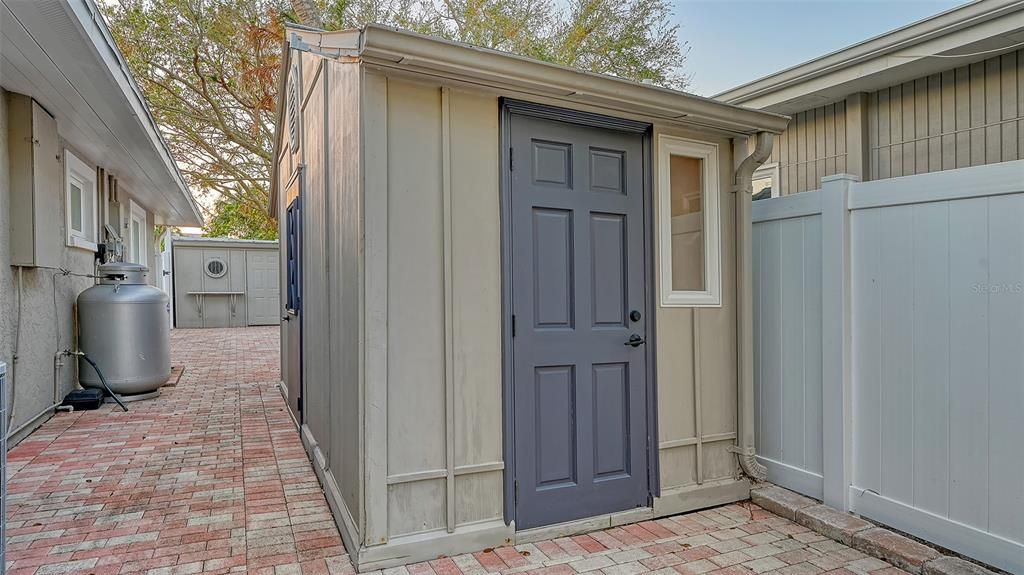 En Venta: $1,999,500 (3 camas, 2 baños, 2216 Pies cuadrados)