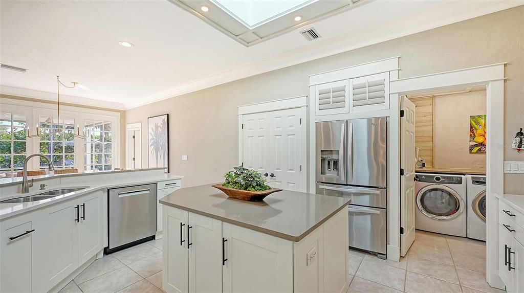 En Venta: $1,999,500 (3 camas, 2 baños, 2216 Pies cuadrados)