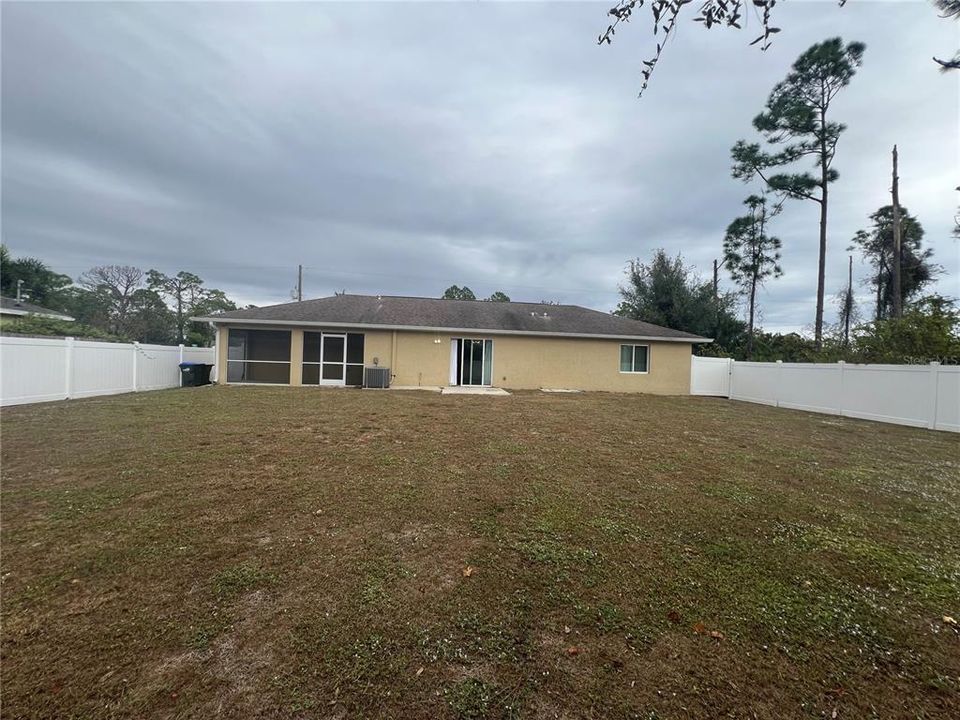 Под контрактом: $1,650 (3 спален, 2 ванн, 1170 Квадратных фут)