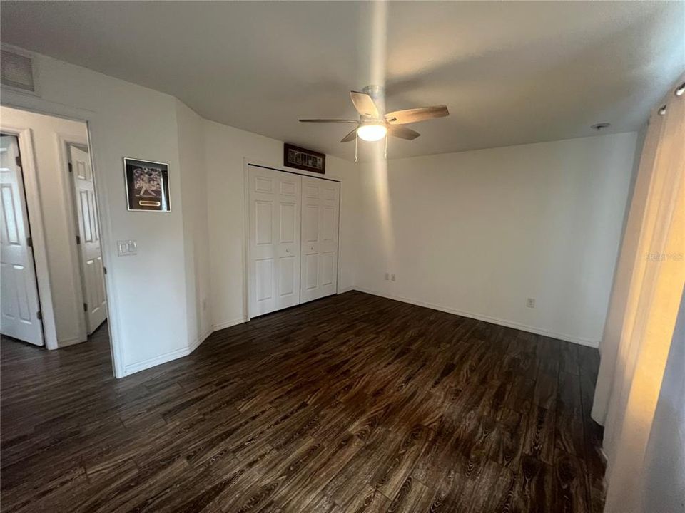 Под контрактом: $1,650 (3 спален, 2 ванн, 1170 Квадратных фут)