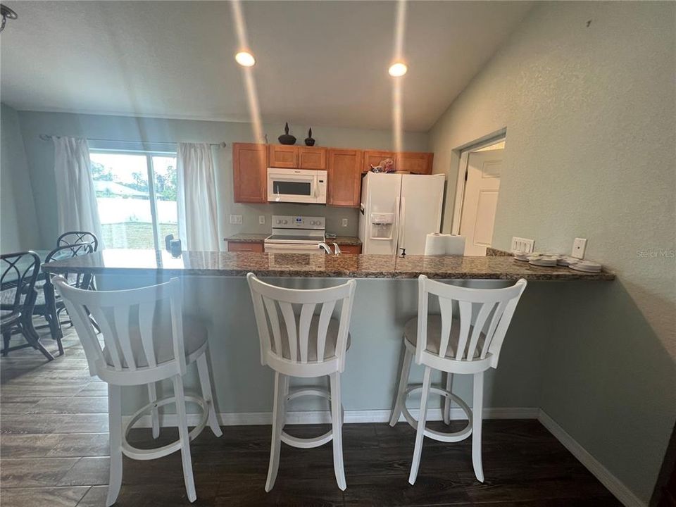 Под контрактом: $1,650 (3 спален, 2 ванн, 1170 Квадратных фут)