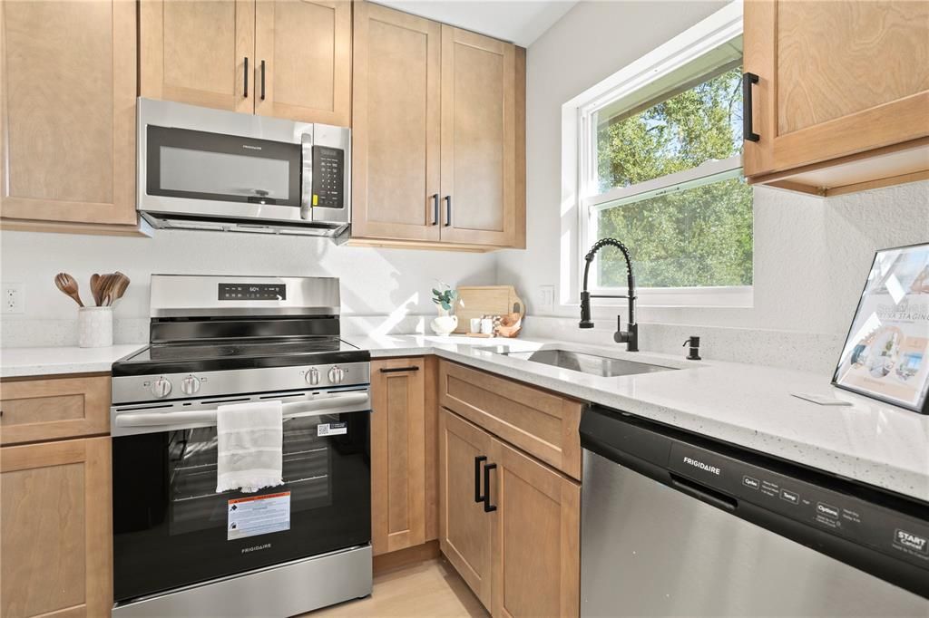 待售: $362,000 (3 贝兹, 2 浴室, 1300 平方英尺)