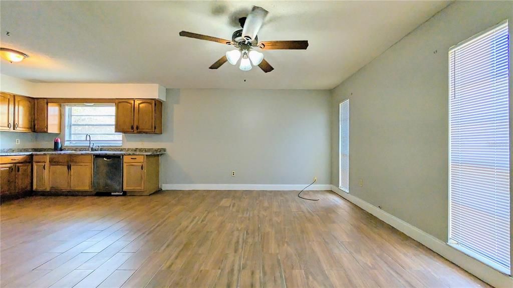 出租: $1,500 (2 贝兹, 2 浴室, 957 平方英尺)