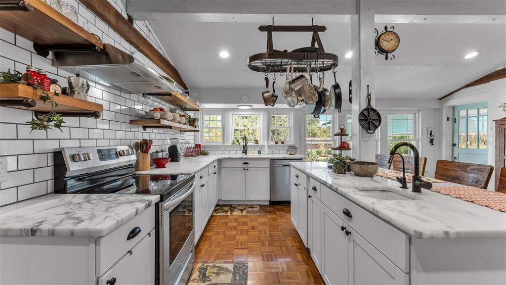 На продажу: $529,900 (3 спален, 2 ванн, 2050 Квадратных фут)