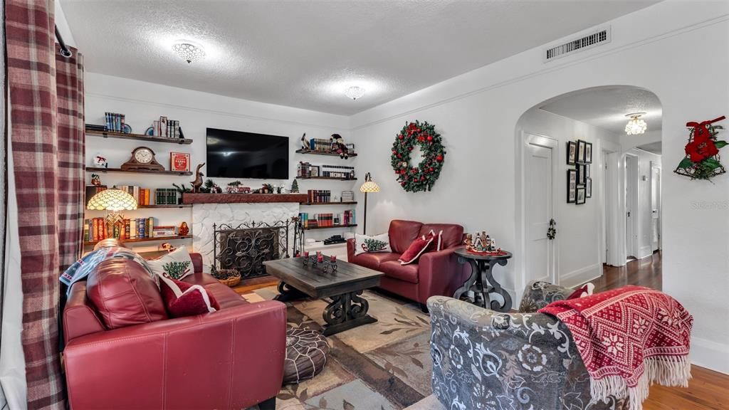 На продажу: $529,900 (3 спален, 2 ванн, 2050 Квадратных фут)