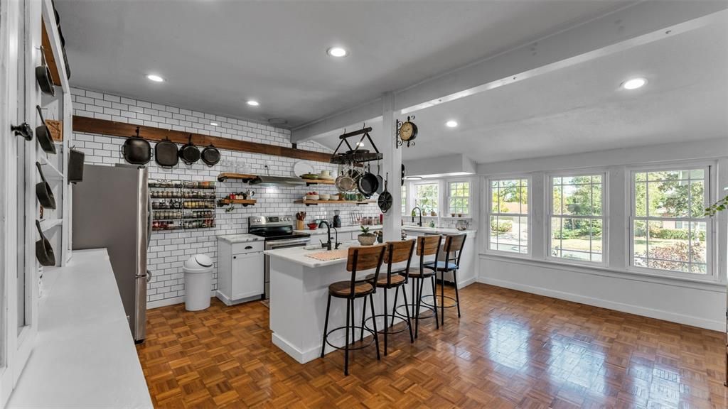 На продажу: $529,900 (3 спален, 2 ванн, 2050 Квадратных фут)