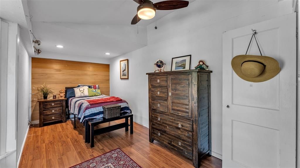 На продажу: $529,900 (3 спален, 2 ванн, 2050 Квадратных фут)