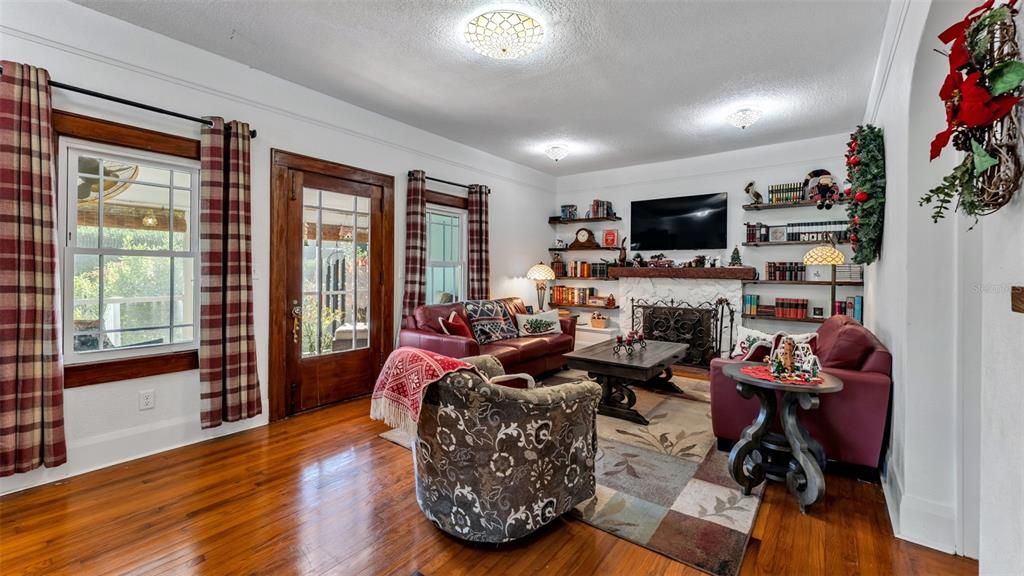 На продажу: $529,900 (3 спален, 2 ванн, 2050 Квадратных фут)