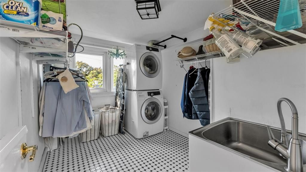 На продажу: $529,900 (3 спален, 2 ванн, 2050 Квадратных фут)