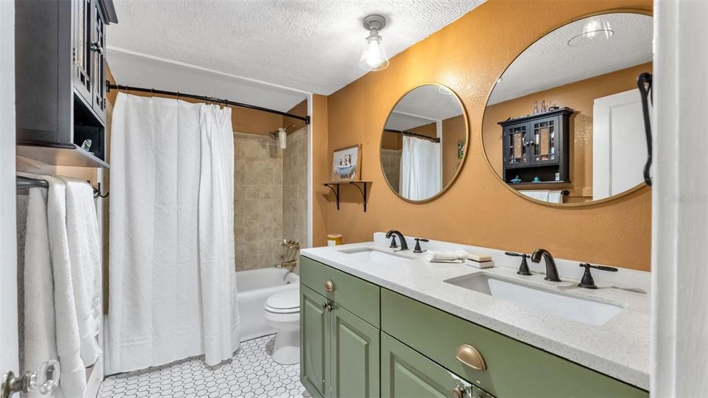 На продажу: $529,900 (3 спален, 2 ванн, 2050 Квадратных фут)