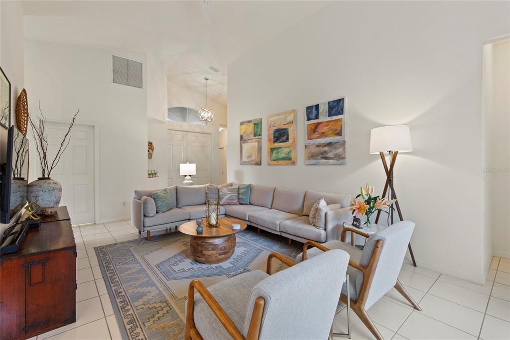 For Sale: $515,000 (2 beds, 2 baths, 1722 Square Feet)