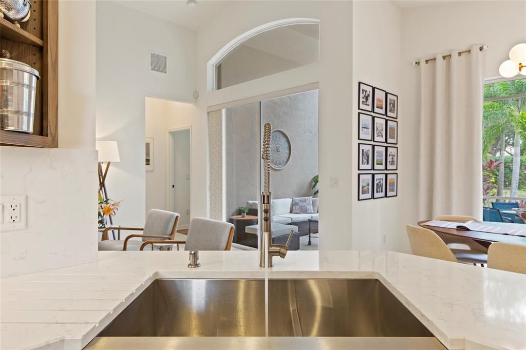 For Sale: $515,000 (2 beds, 2 baths, 1722 Square Feet)