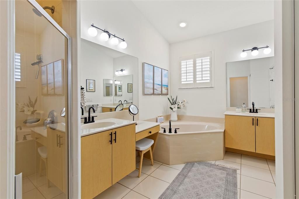 For Sale: $515,000 (2 beds, 2 baths, 1722 Square Feet)