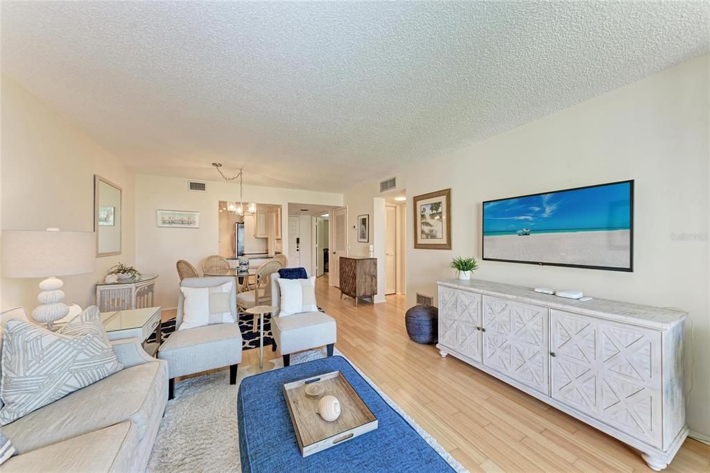 En Venta: $635,000 (2 camas, 1 baños, 933 Pies cuadrados)