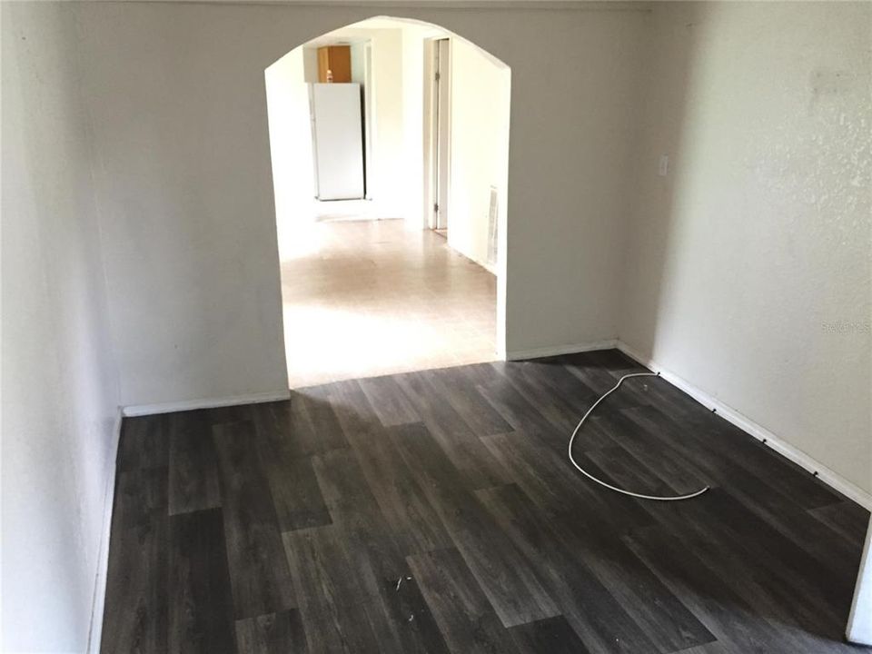 For Rent: $900 (3 beds, 1 baths, 1265 Square Feet)