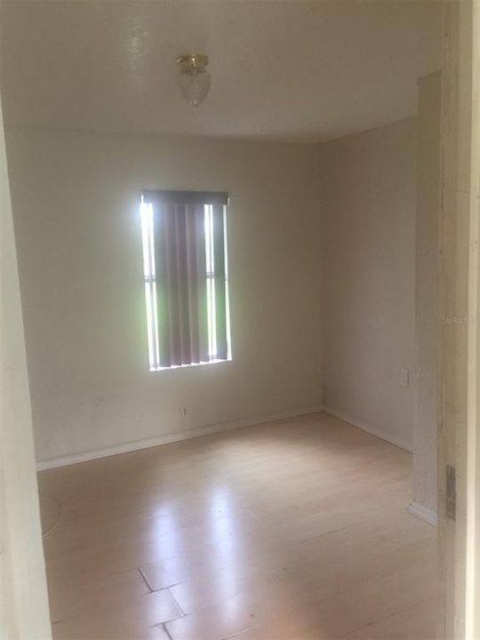 For Rent: $900 (3 beds, 1 baths, 1265 Square Feet)