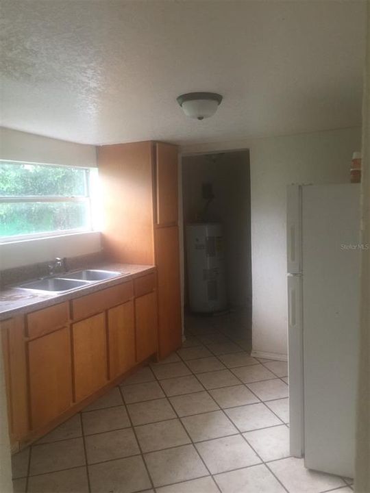 For Rent: $900 (3 beds, 1 baths, 1265 Square Feet)