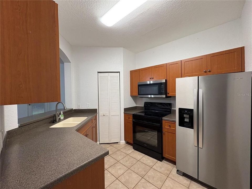 En Renta: $2,700 (4 camas, 3 baños, 1670 Pies cuadrados)