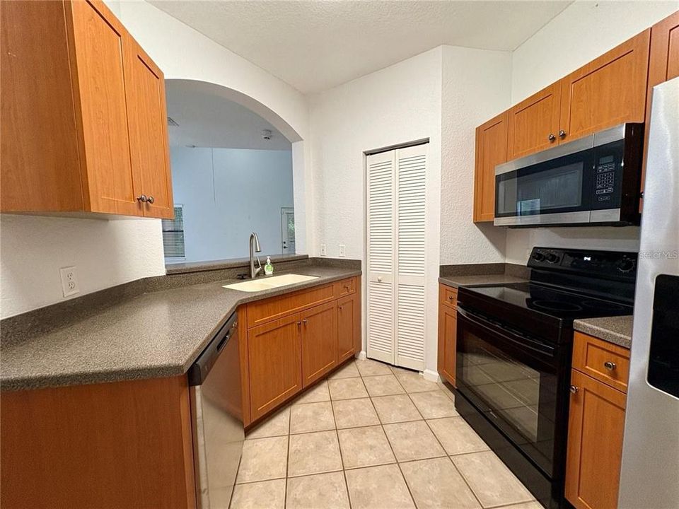 En Renta: $2,700 (4 camas, 3 baños, 1670 Pies cuadrados)