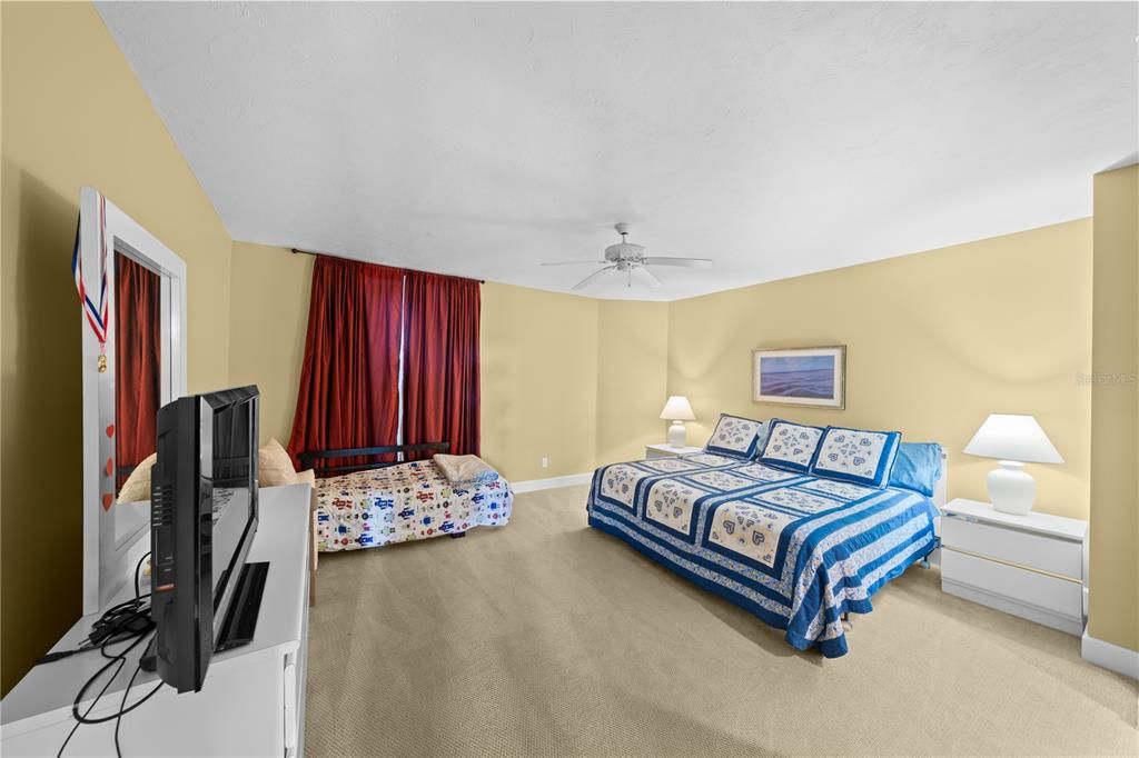 For Sale: $569,000 (3 beds, 3 baths, 2065 Square Feet)