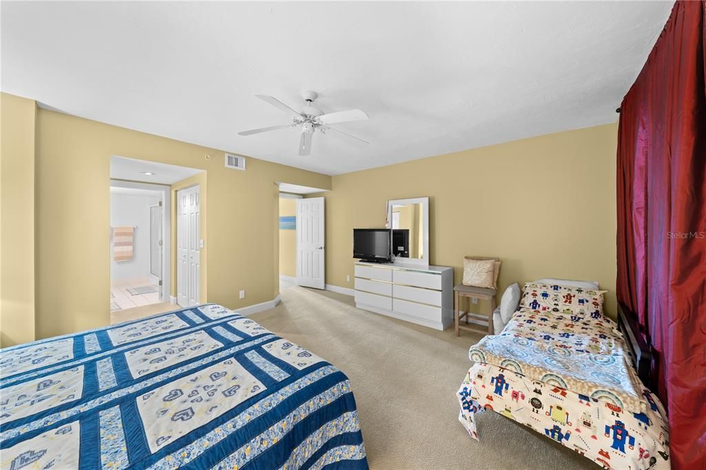 For Sale: $569,000 (3 beds, 3 baths, 2065 Square Feet)